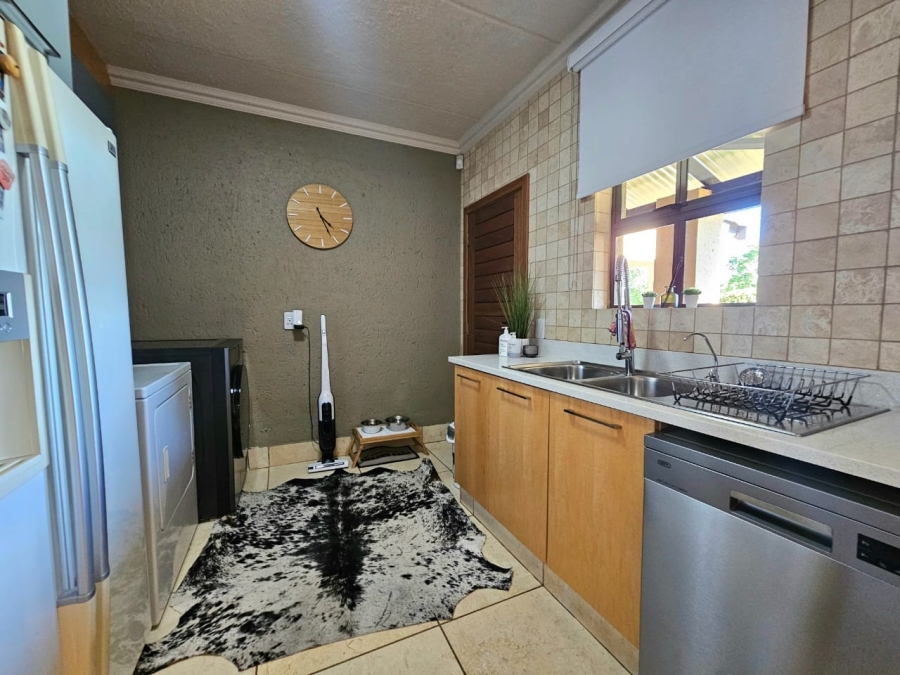 5 Bedroom Property for Sale in Grimbeeck Park North West